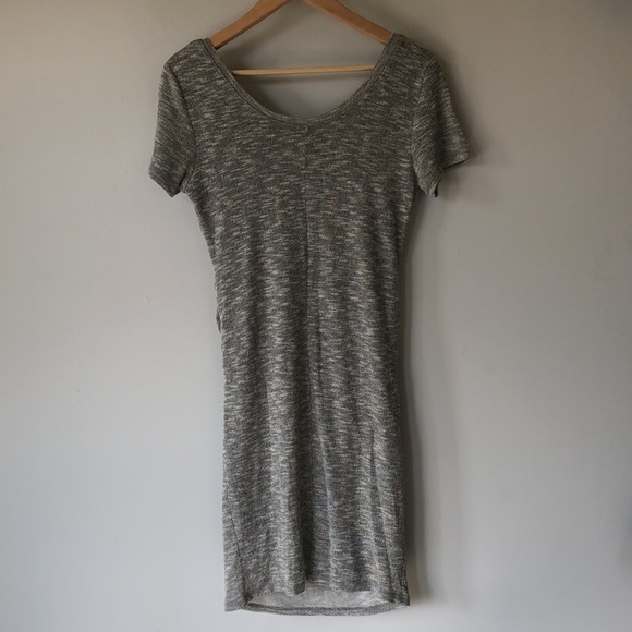 Stork & BABE | Metallic silver v-neck shirt sleeve maternity dress - Picture 4 of 7